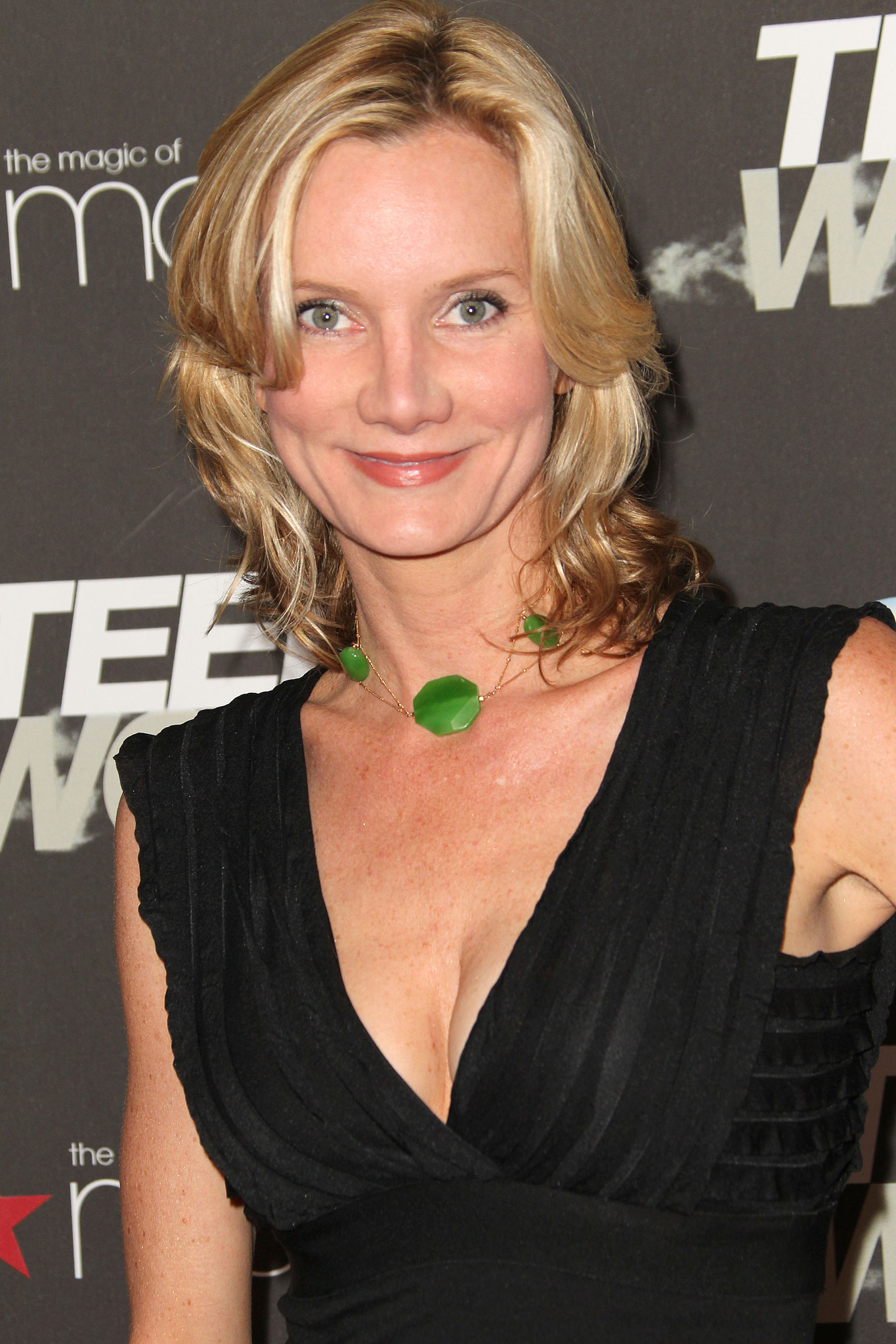 Beth Littleford at event of Teen Wolf (2011)