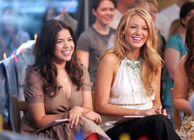 Blake Lively and America Ferrera at event of The Sisterhood of the Traveling Pants 2 (2008)