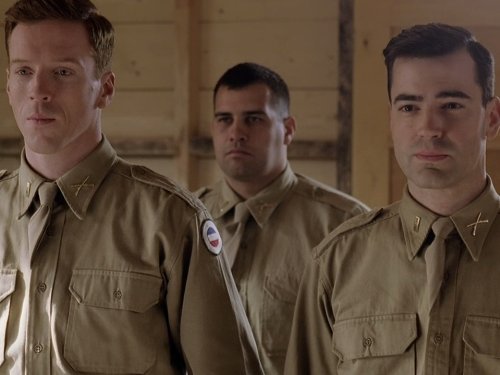 Still of Matthew Leitch, Damian Lewis and Ron Livingston in Band of Brothers (2001)
