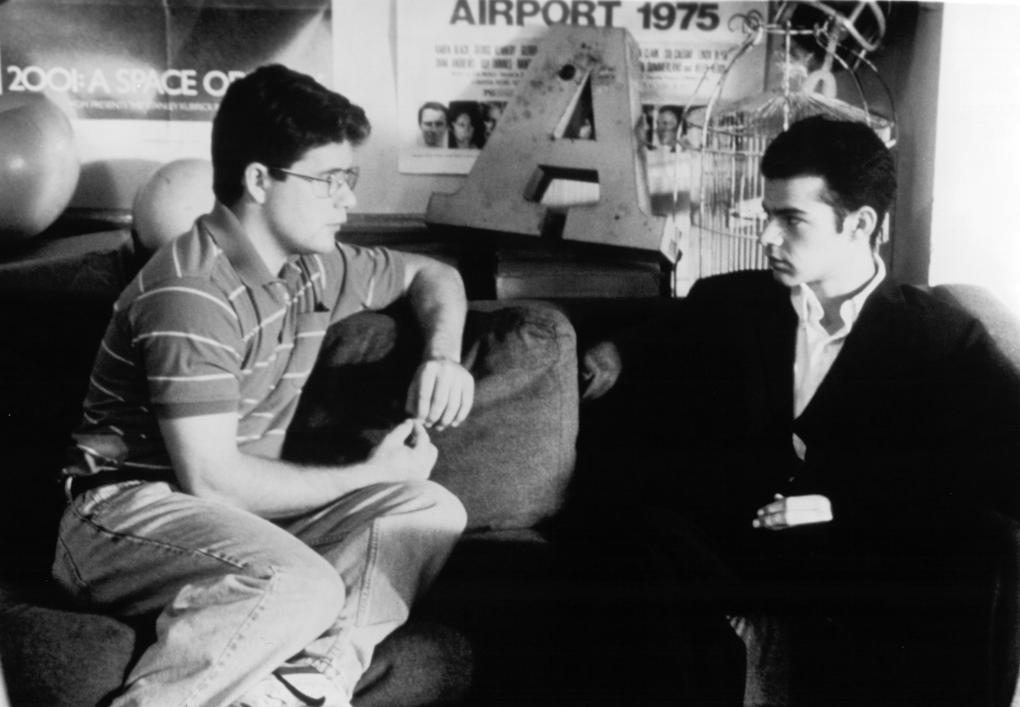 Still of Sean Astin and Ron Livingston in The Low Life (1995)