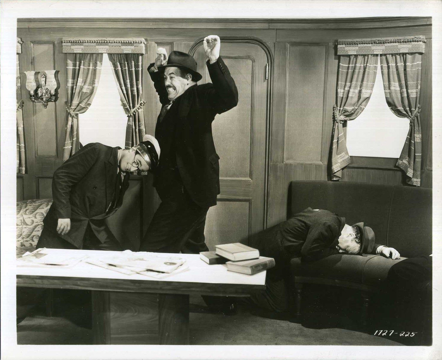 Still of Harold Lloyd in Professor Beware (1938)