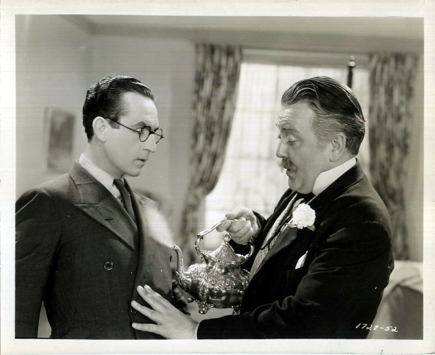 Still of Harold Lloyd and Raymond Walburn in Professor Beware (1938)