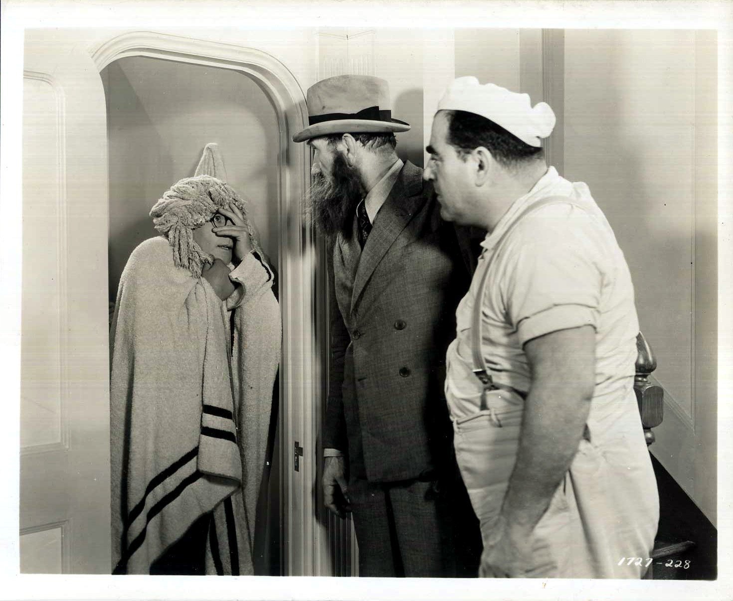 Still of Harold Lloyd, Dewey Robinson and Constantine Romanoff in Professor Beware (1938)