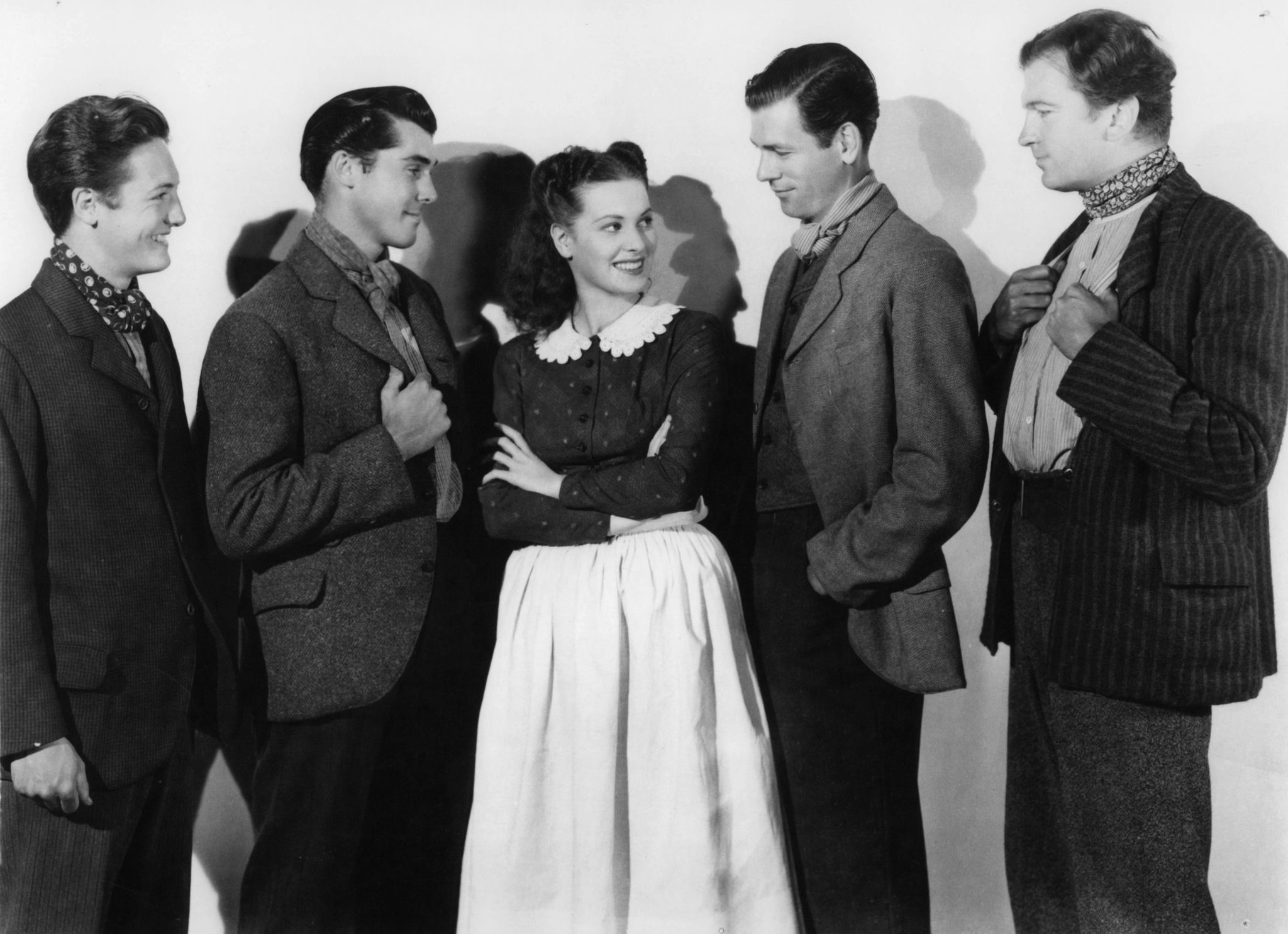 Still of Maureen O'Hara, Richard Fraser, Patric Knowles, John Loder, James Monks and Evan S. Evans in How Green Was My Valley (1941)