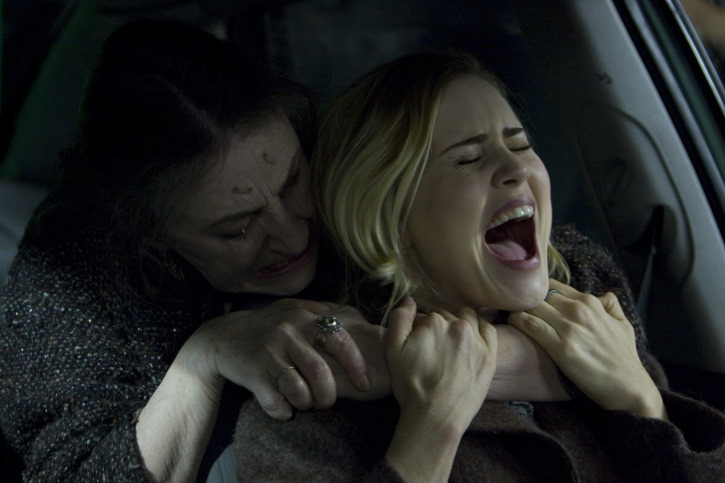 Still of Alison Lohman and Lorna Raver in Drag Me to Hell (2009)