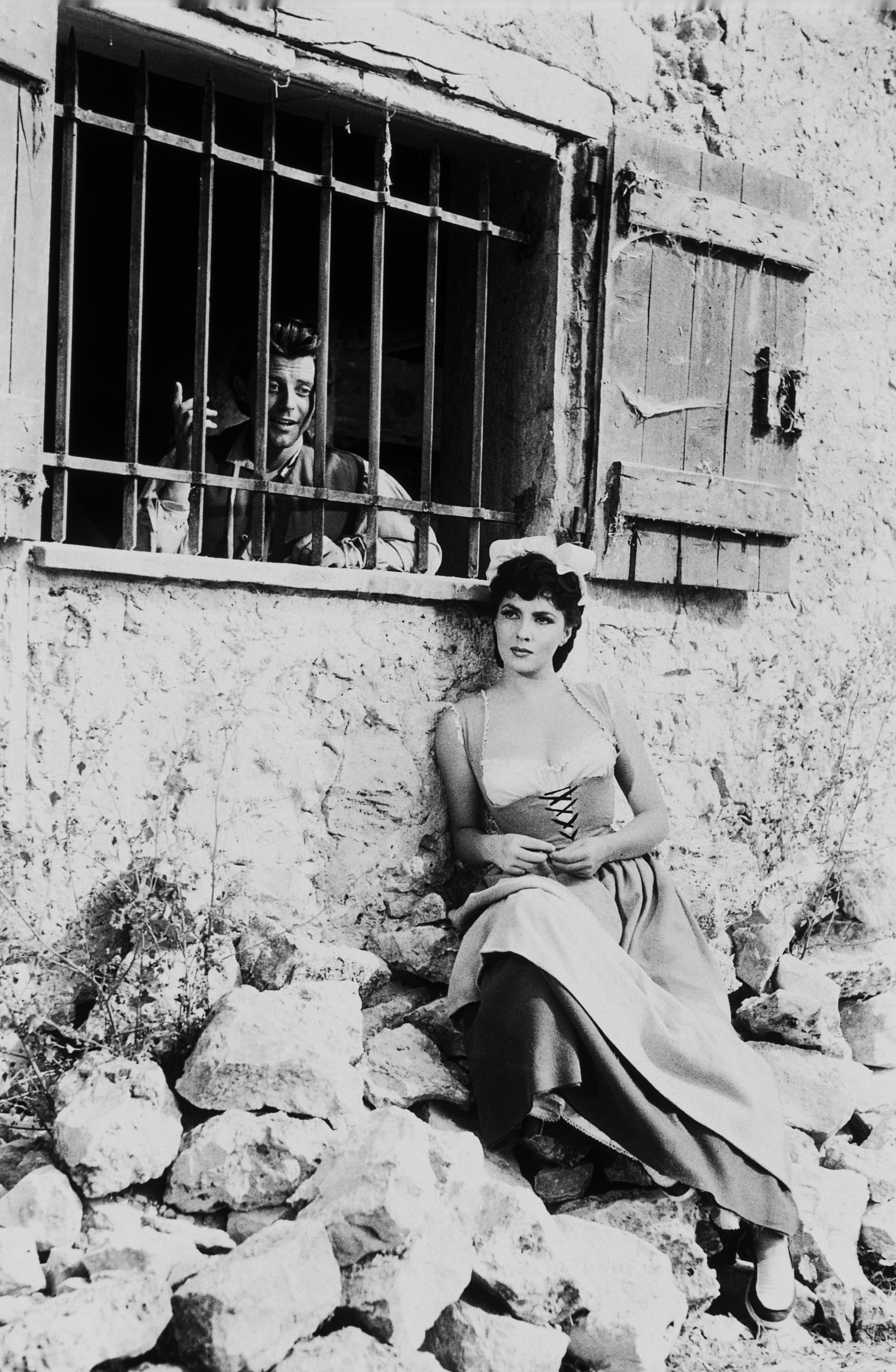 Still of Gina Lollobrigida and Gérard Philipe in Fanfan la Tulipe (1952)