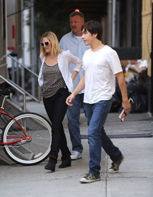 Drew Barrymore and Justin Long at event of Going the Distance (2010)