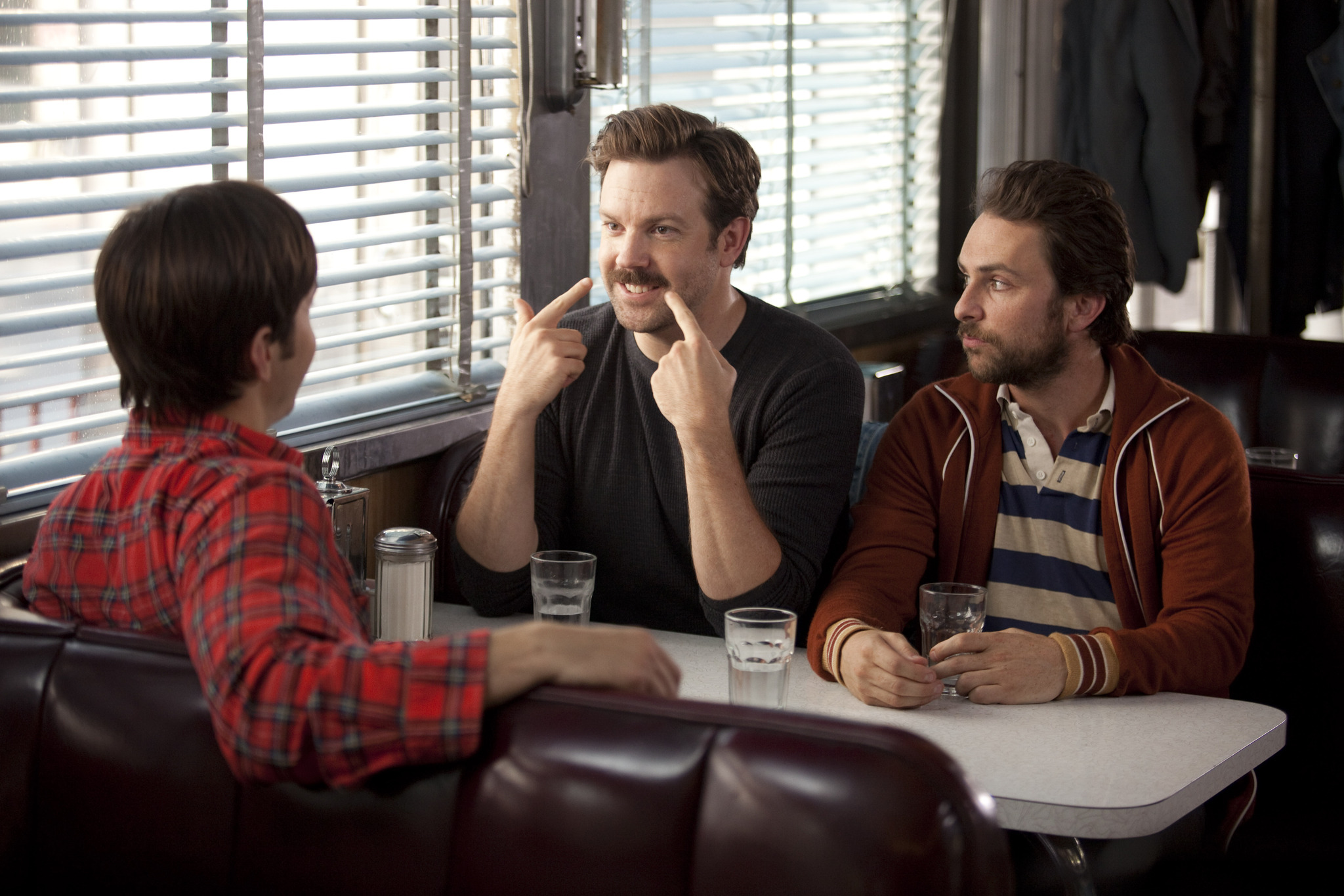 Still of Charlie Day, Justin Long and Jason Sudeikis in Going the Distance (2010)