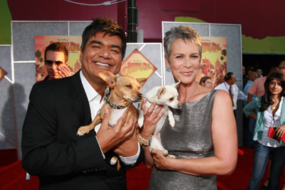 Jamie Lee Curtis and George Lopez at event of Cihuahua is Beverli Hilso (2008)