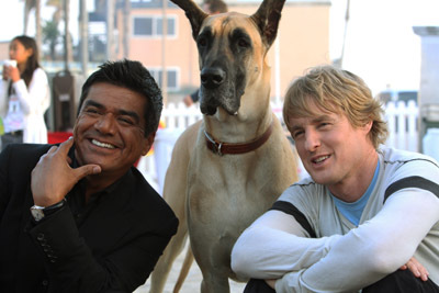 Owen Wilson and George Lopez at event of Marmaduke (2010)