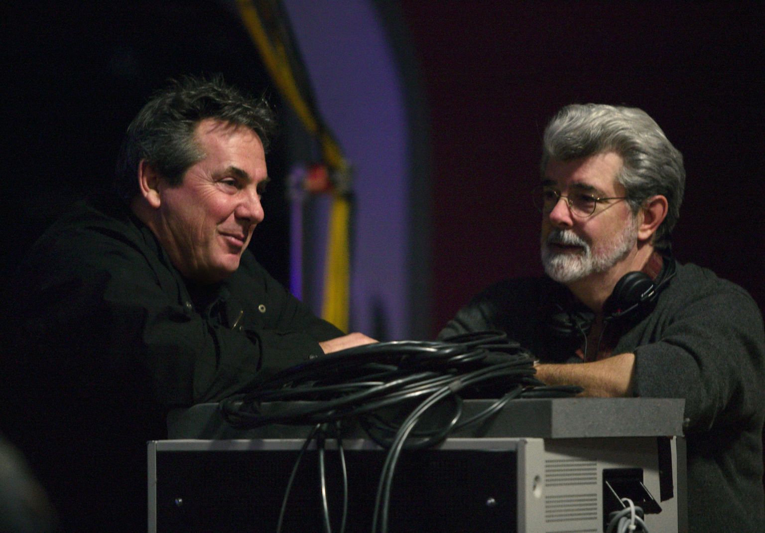 George Lucas and Rick McCallum in Zvaigzdziu karai. Situ kerstas (2005)