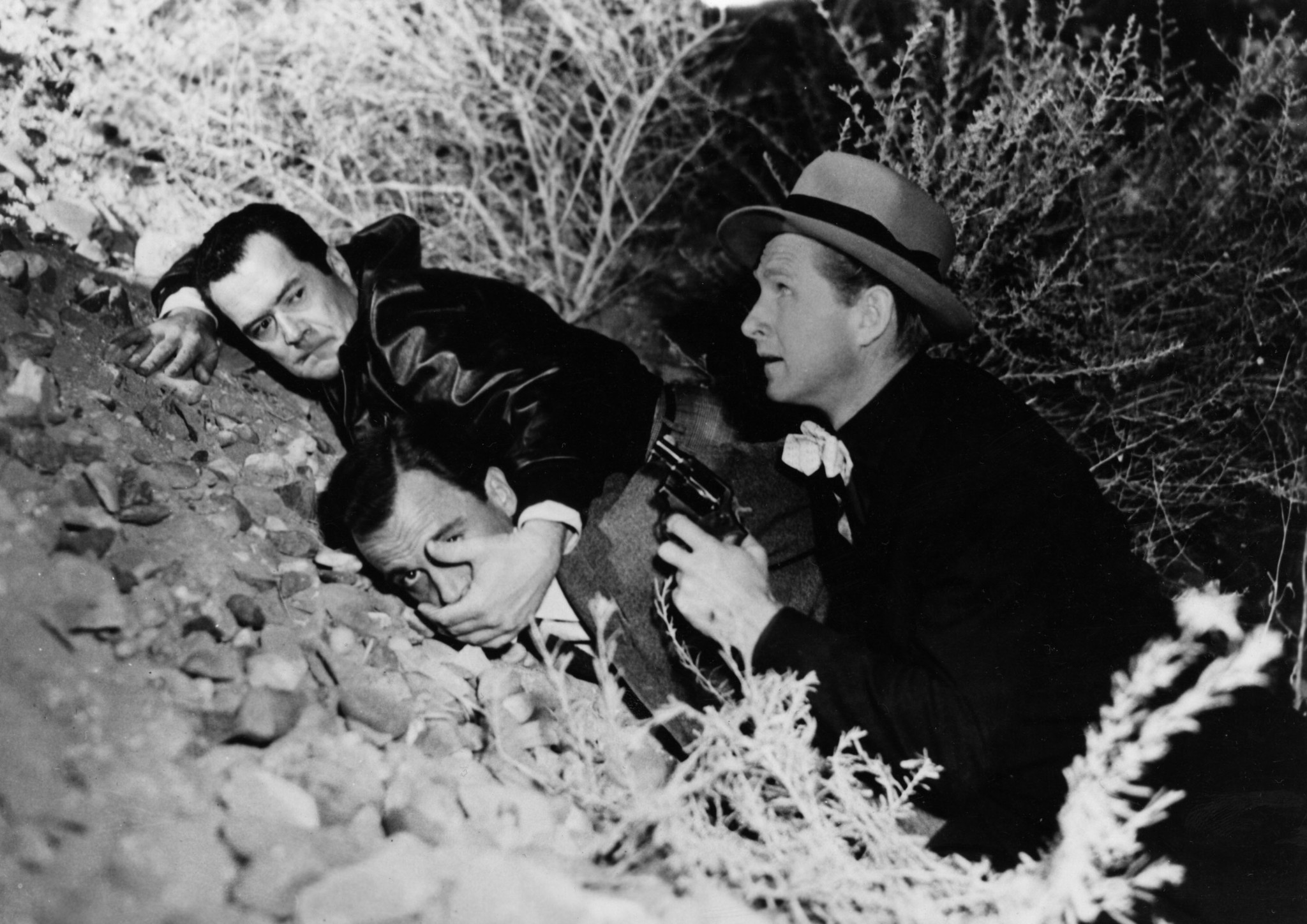 Still of Lloyd Bridges and Frank Lovejoy in The Sound of Fury (1950)