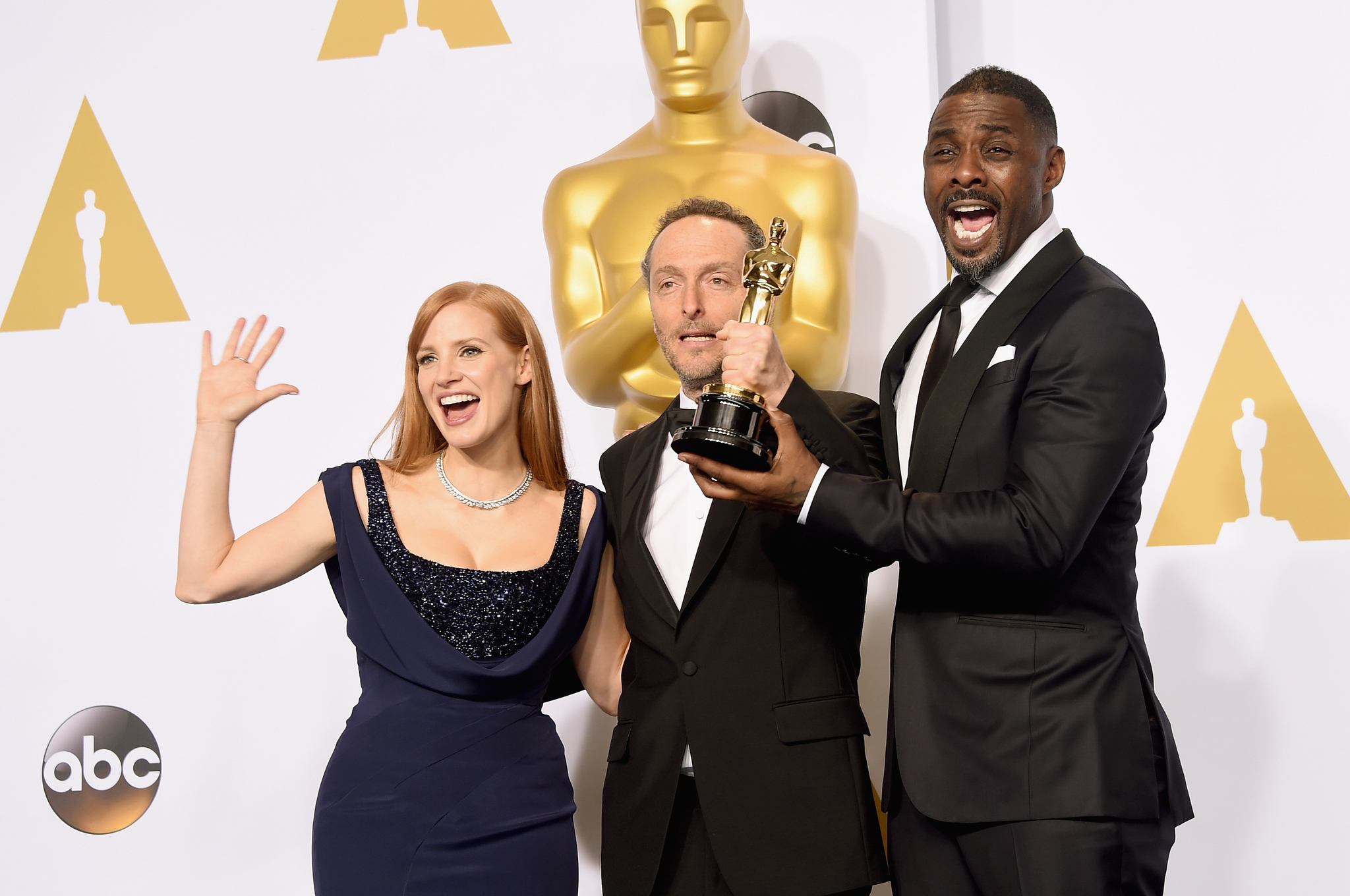 Idris Elba, Emmanuel Lubezki and Jessica Chastain at event of The Oscars (2015)