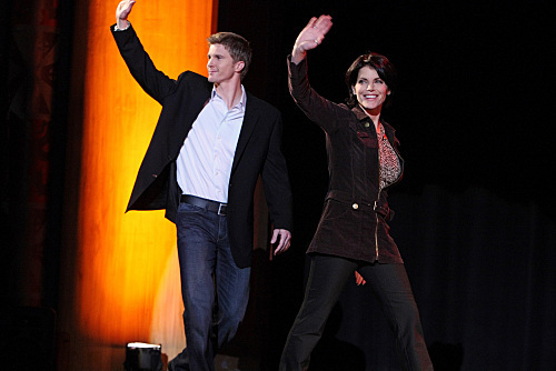 Still of Lesli Kay and Thad Luckinbill in Ghost Whisperer: Stage Fright (2009)
