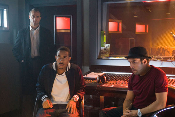 Still of Jeremy Piven and Ludacris in RocknRolla (2008)