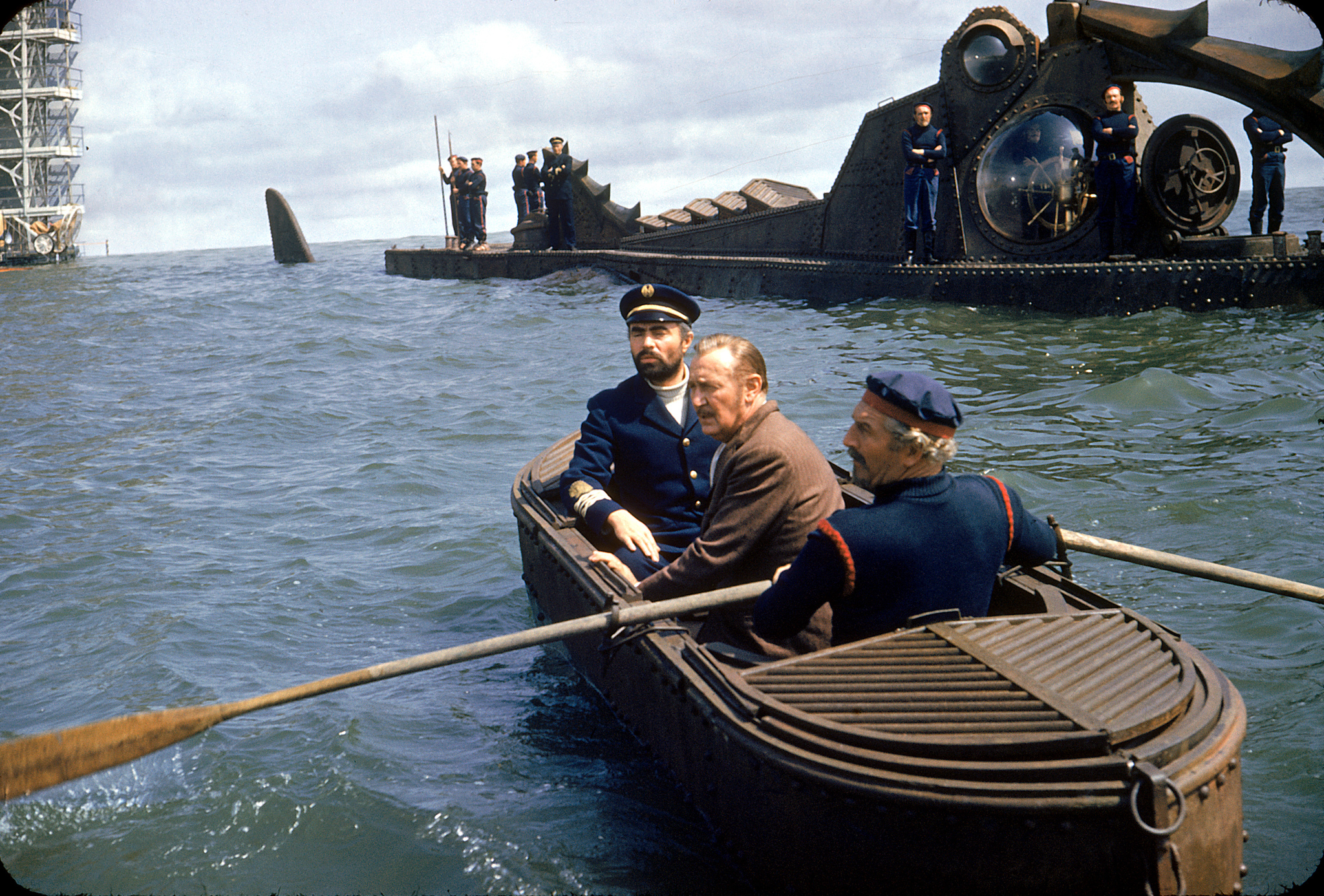 Still of James Mason and Paul Lukas in 20000 Leagues Under the Sea (1954)