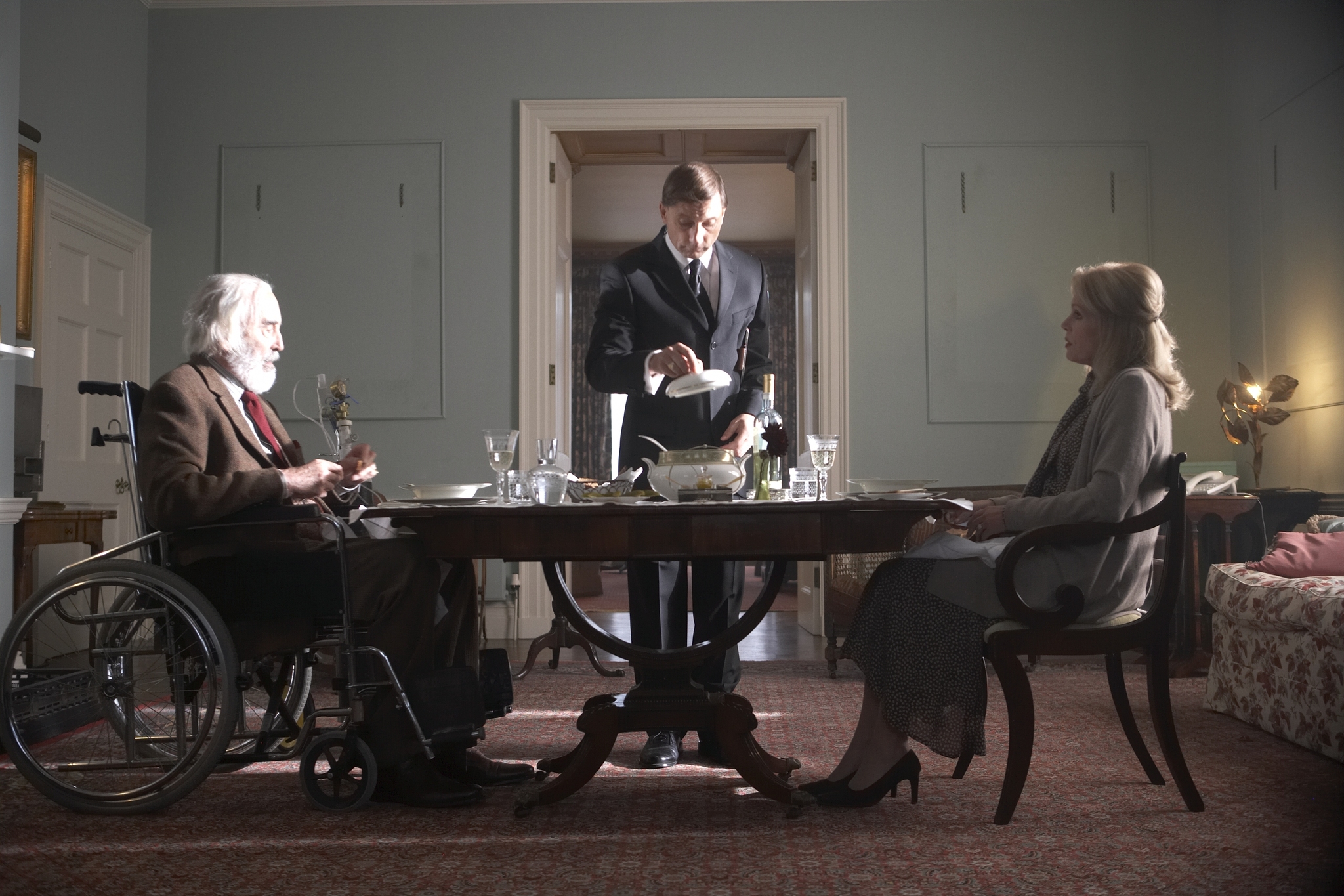 Still of Christopher Lee, Charlotte Rampling and Joanna Lumley in Boogie Woogie (2009)