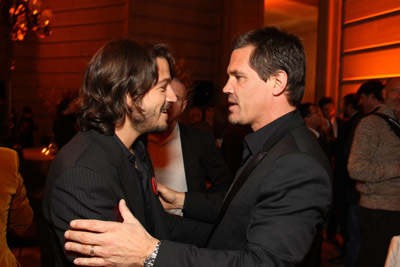 Josh Brolin and Diego Luna at event of Milk (2008)