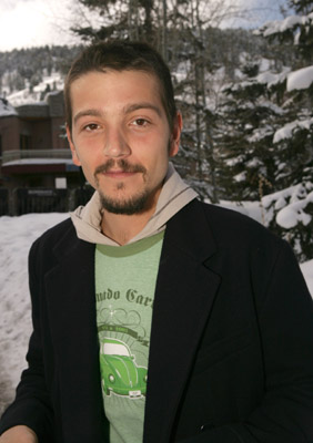 Diego Luna at event of Sólo Dios sabe (2006)