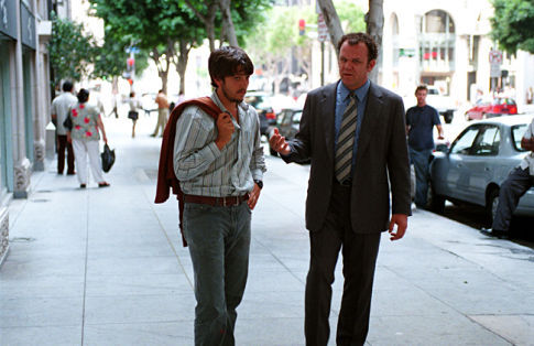 Still of John C. Reilly and Diego Luna in Criminal (2004)