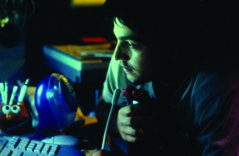 Still of Diego Luna in Nicotina (2003)