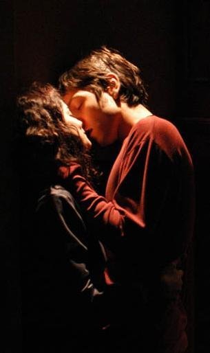 Alice Braga and Diego Luna in Sólo Dios sabe (2006)