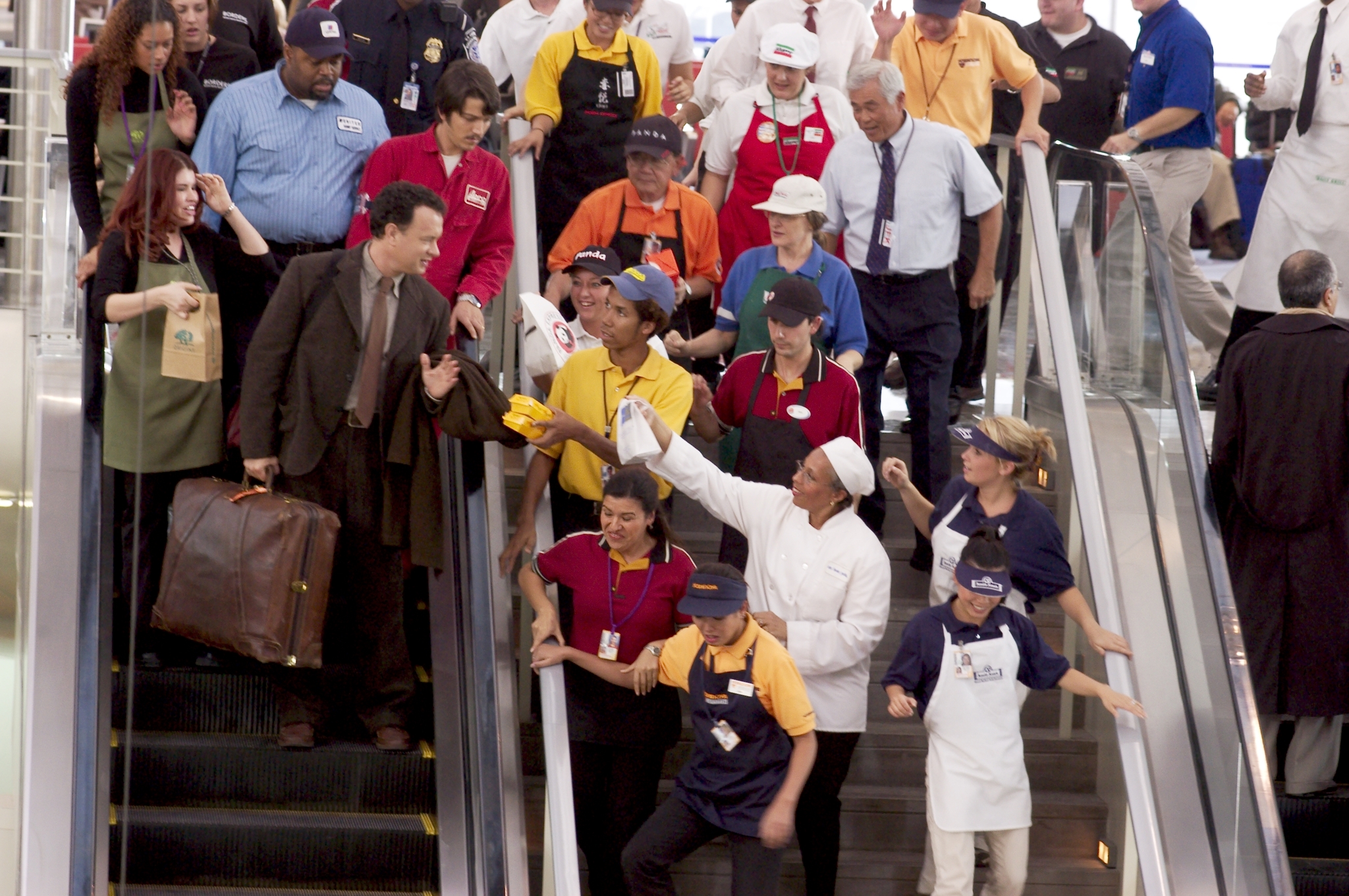 Still of Tom Hanks, Diego Luna and Chi McBride in Terminalas (2004)