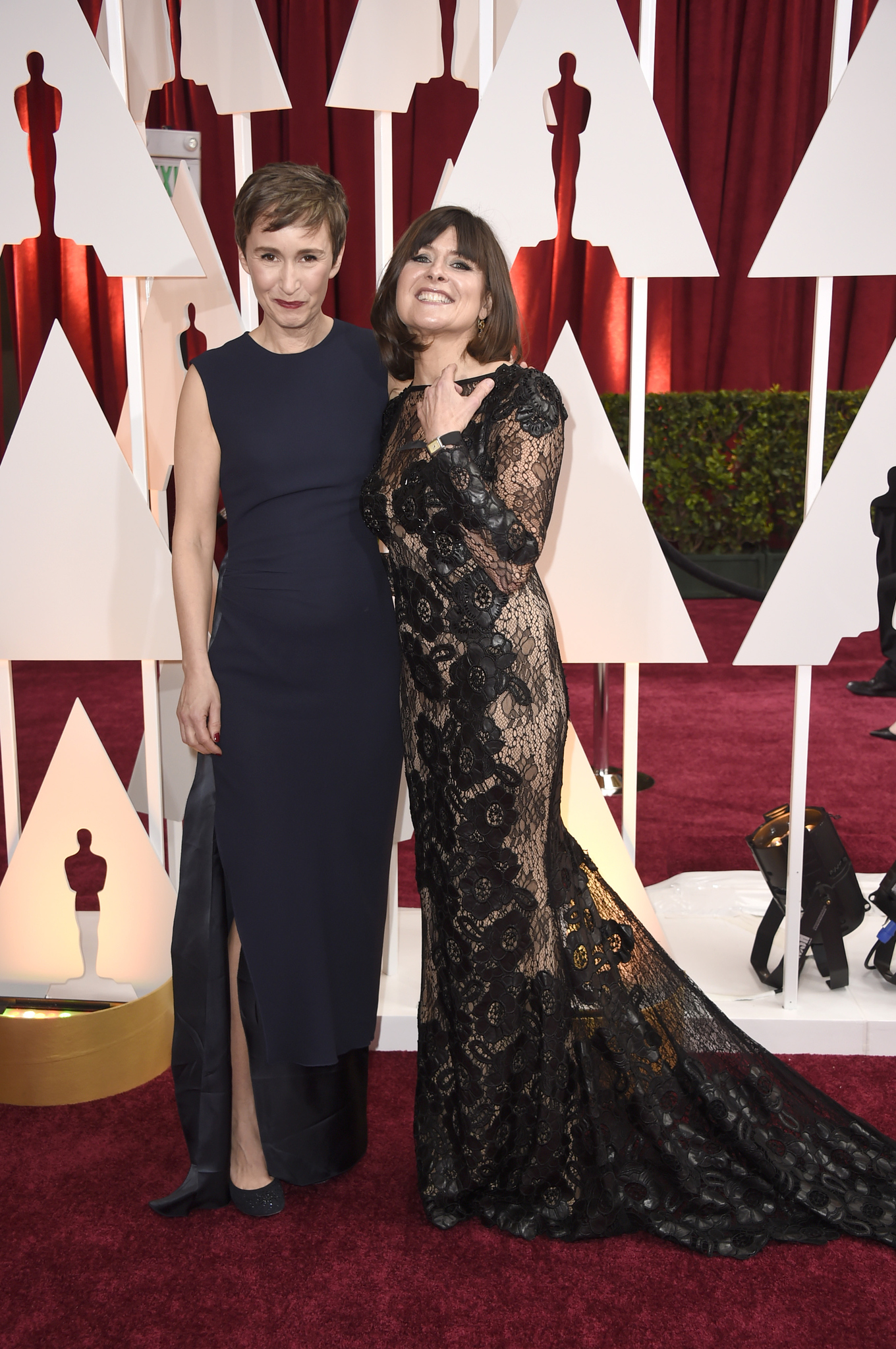 Maria Djurkovic and Tatiana Macdonald at event of The Oscars (2015)