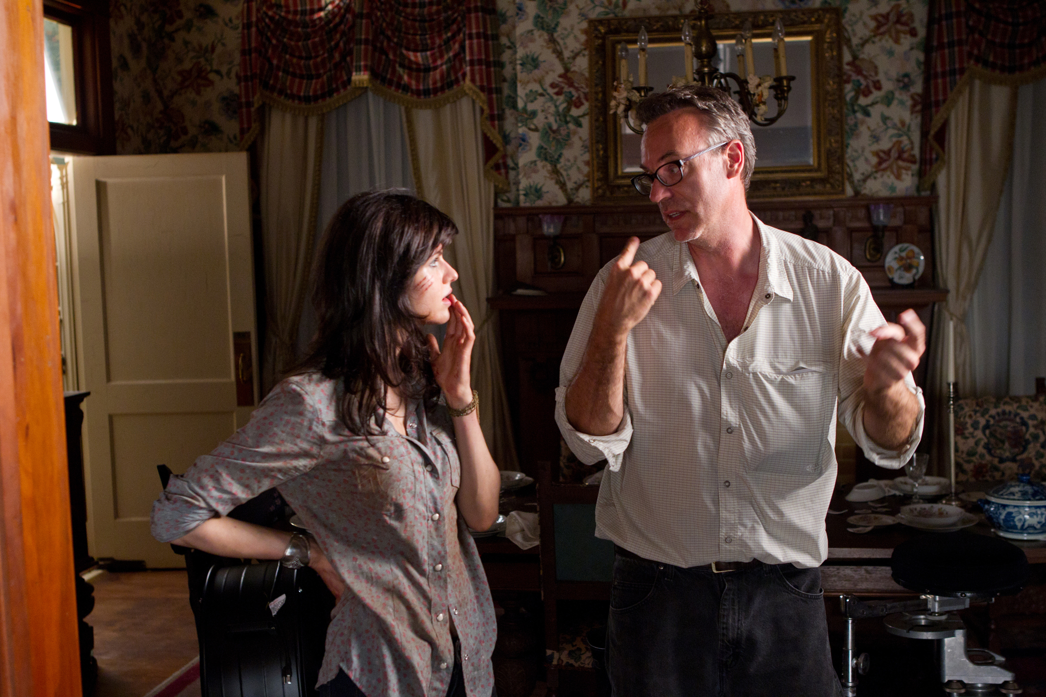 Still of John Luessenhop and Alexandra Daddario in Texas Chainsaw 3D (2013)