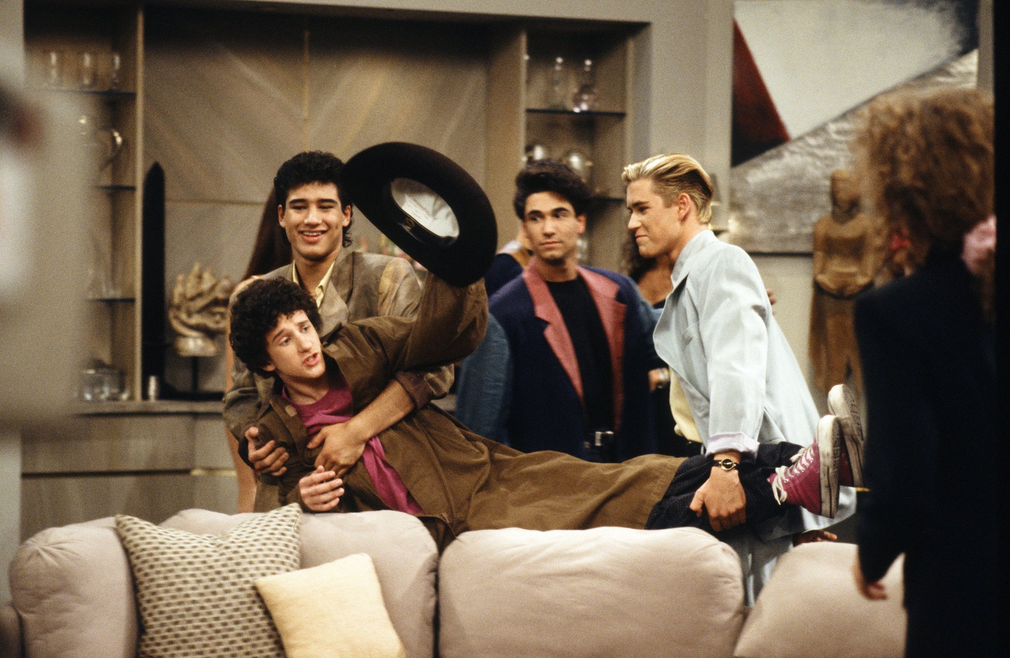 Still of Mark-Paul Gosselaar, Dustin Diamond, Eddie Garcia and Mario Lopez in Saved by the Bell (1989)