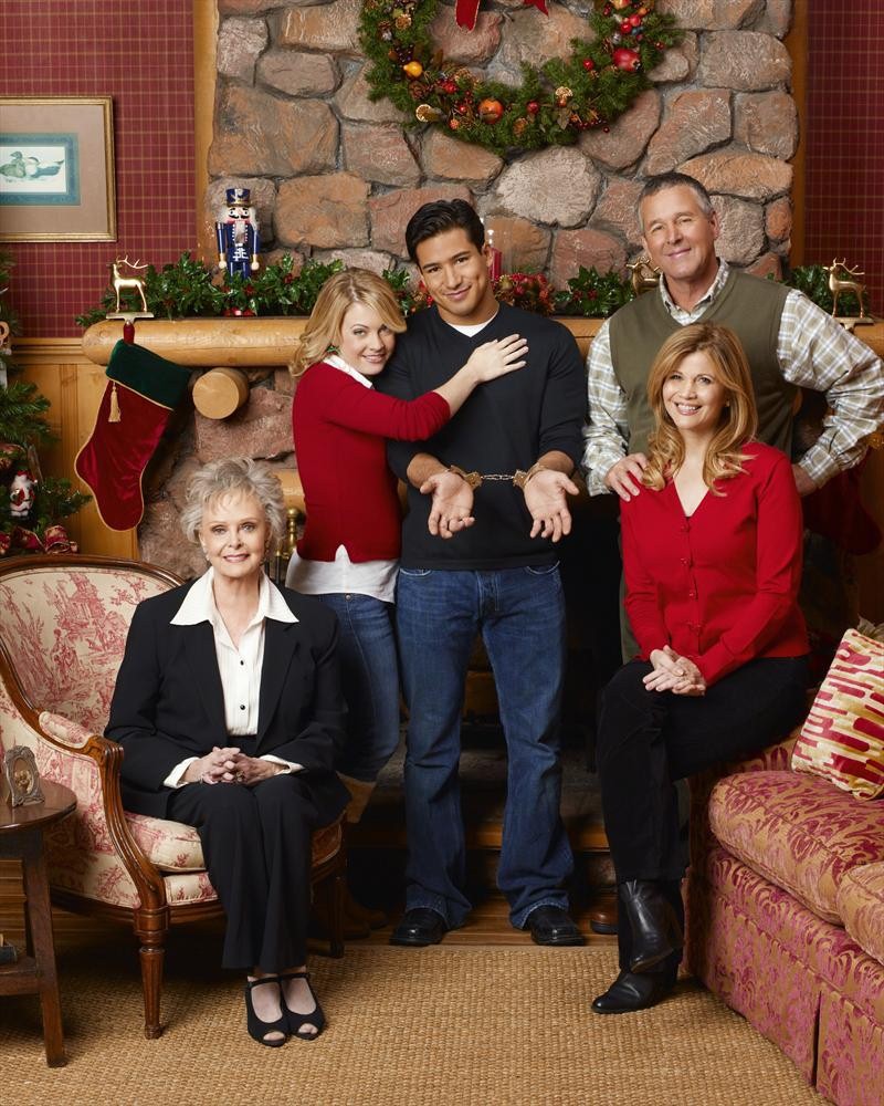 Still of Timothy Bottoms, June Lockhart, Melissa Joan Hart, Mario Lopez and Markie Post in Holiday in Handcuffs (2007)