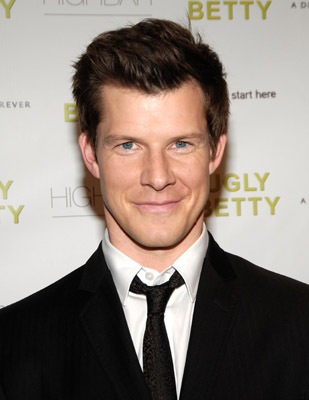 Eric Mabius at event of Ugly Betty (2006)