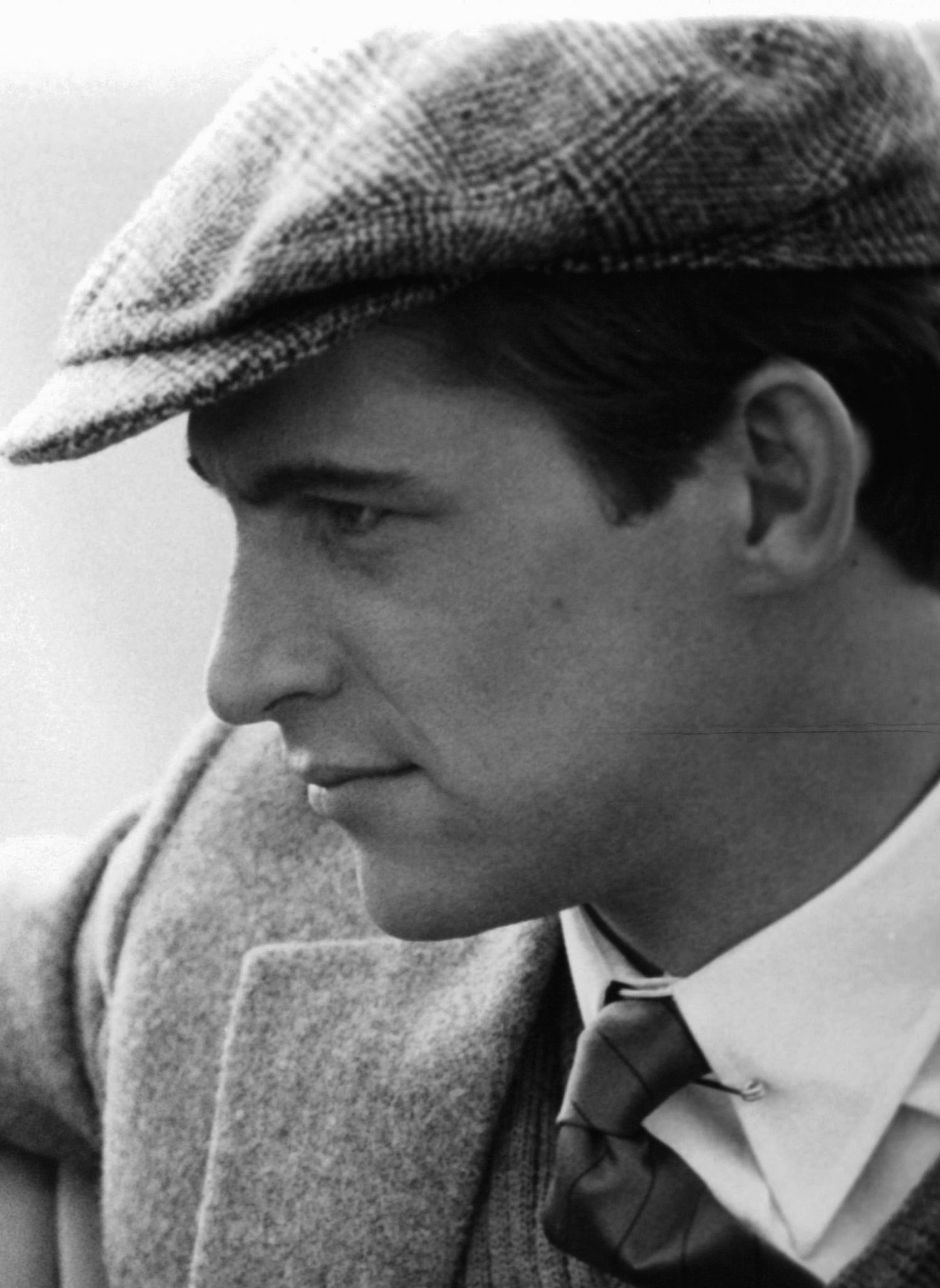 Still of Simon MacCorkindale in Death on the Nile (1978)