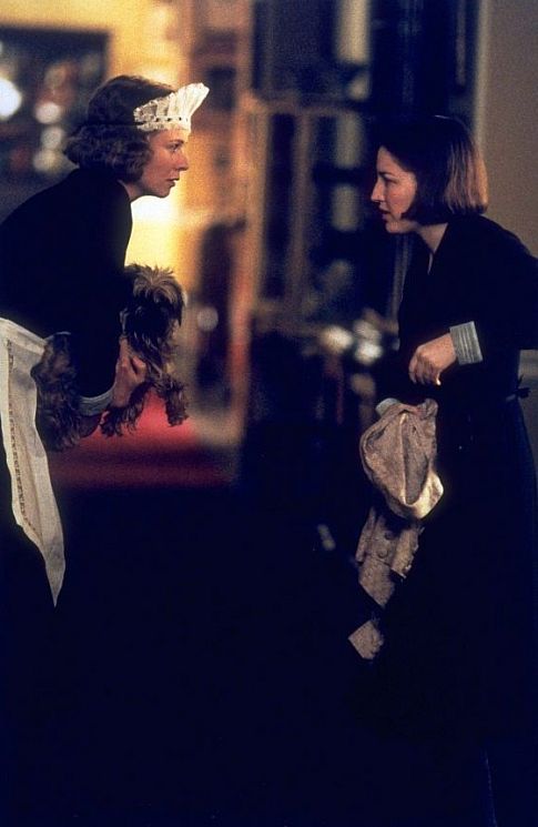 Still of Emily Watson and Kelly Macdonald in Gosford Park (2001)