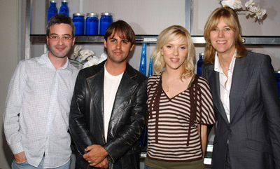 Scarlett Johansson, Alex Kurtzman, Laurie MacDonald and Roberto Orci at event of Sala (2005)