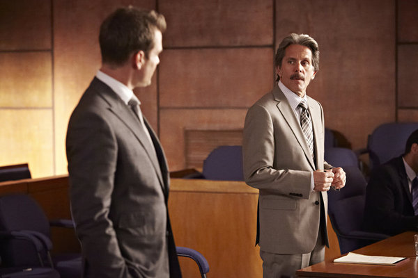 Still of Gary Cole and Gabriel Macht in Suits (2011)