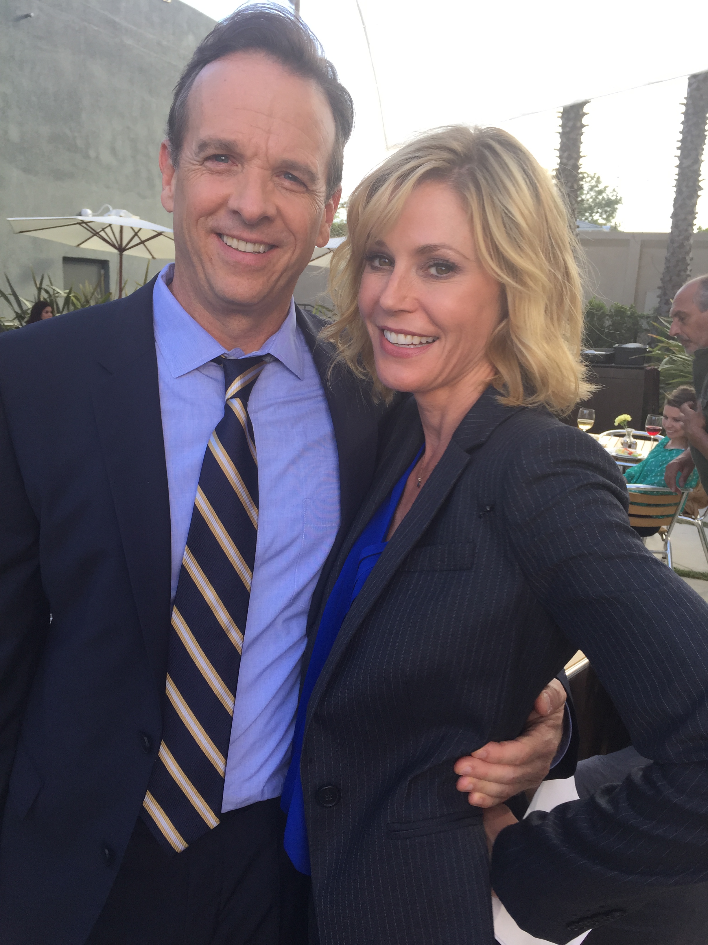 Donald Sage Mackay and Julie Bowen on the set of MODERN FAMILY