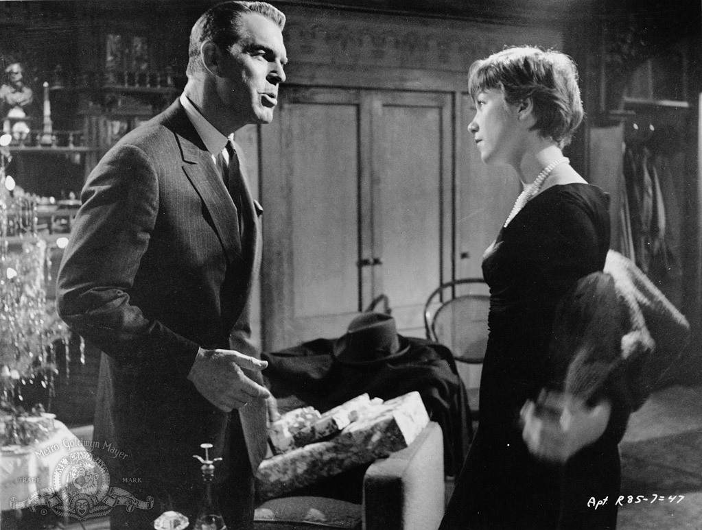 Still of Shirley MacLaine and Fred MacMurray in The Apartment (1960)