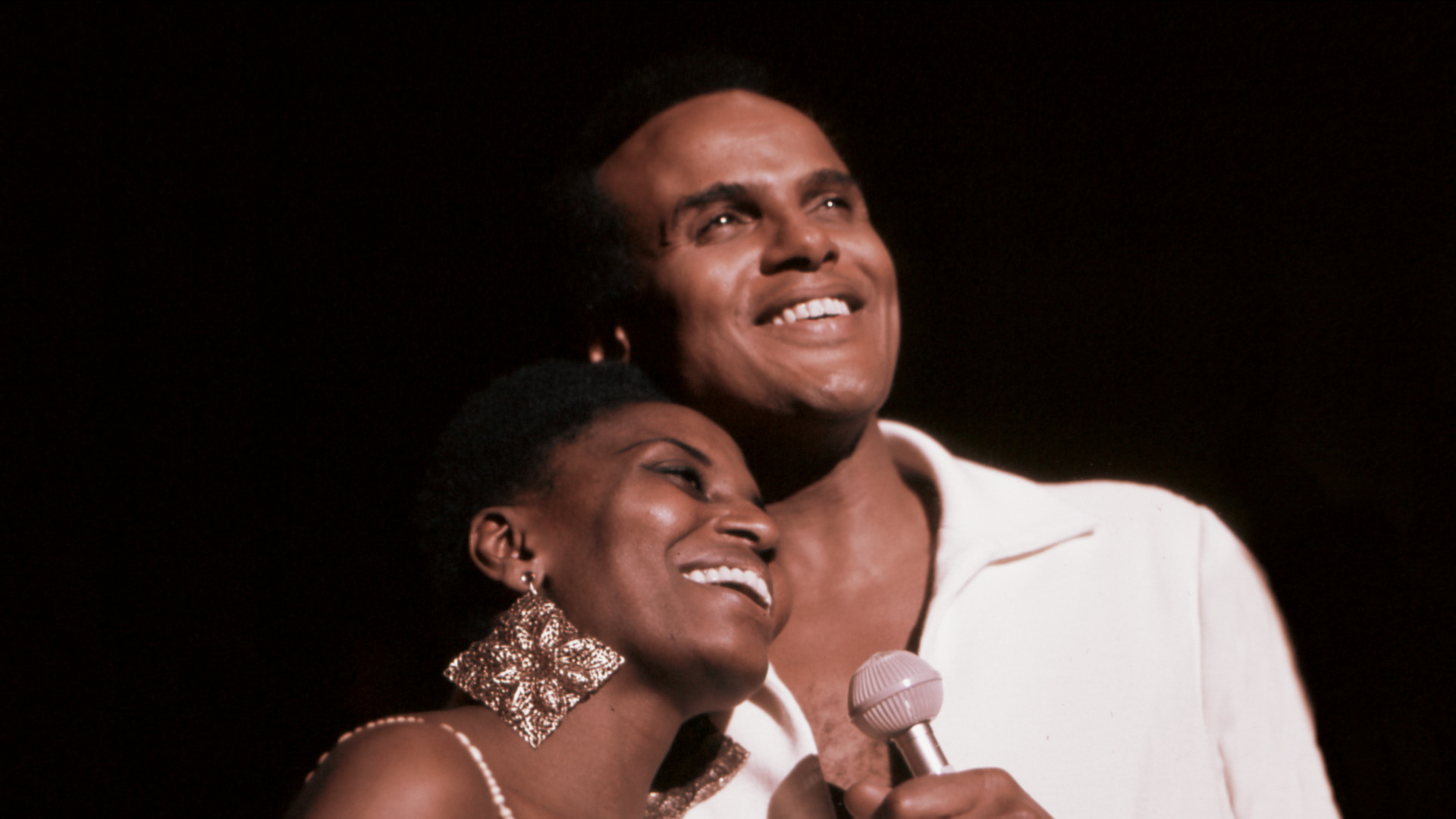 Still of Harry Belafonte and Miriam Makeba in Sing Your Song (2011)