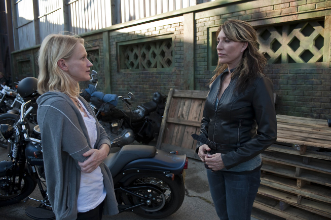 Still of Katey Sagal and Paula Malcomson in Sons of Anarchy (2008)