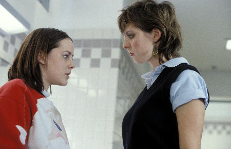 Still of Eva Amurri Martino and Jena Malone in Saved! (2004)