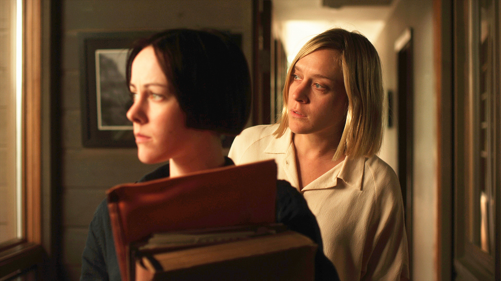 Still of Chloë Sevigny and Jena Malone in The Wait (2013)