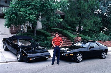 LARRY MANETTI IN LOS ANGELES WITH HIS 928 PORSCHE / 1984 AND FERRARI MONDAIL / 1984