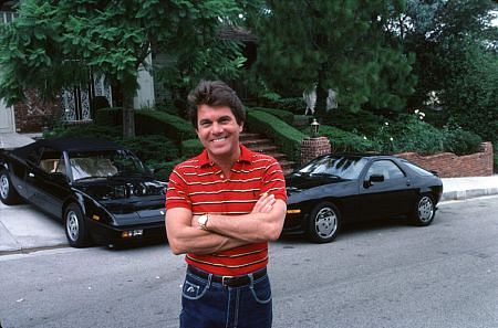 LARRY MANETTI IN LOS ANGELES WITH HIS 928 PORSCHE / 1984 AND FERRARI MONDAIL /1984