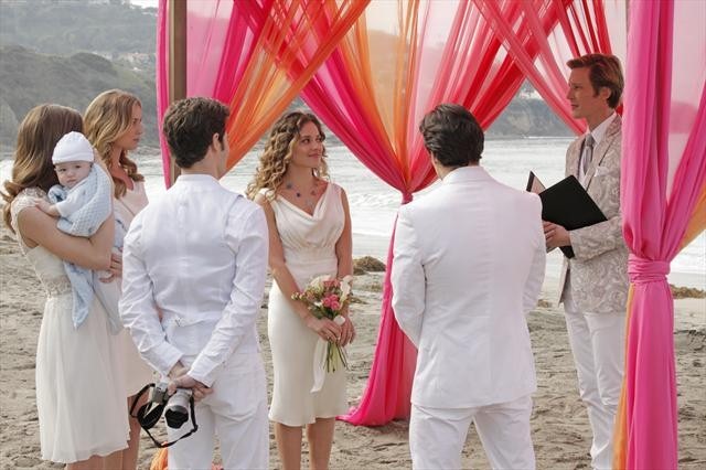 Still of Gabriel Mann, Emily VanCamp, Nick Wechsler, Connor Paolo, Christa B. Allen and Margarita Levieva in Kerstas (2011)