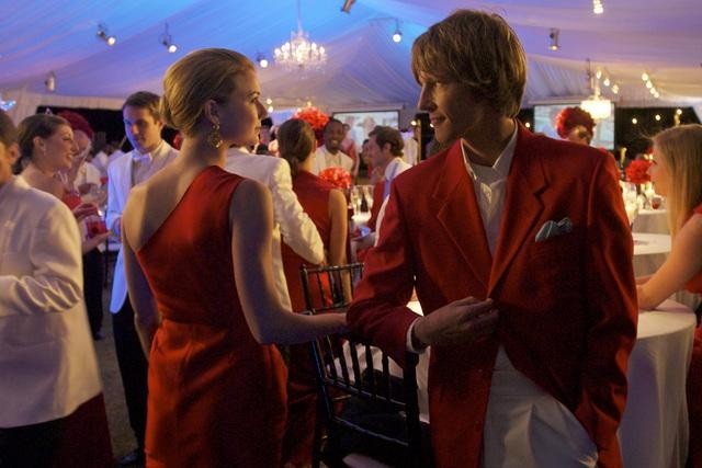 Still of Gabriel Mann and Emily VanCamp in Kerstas (2011)