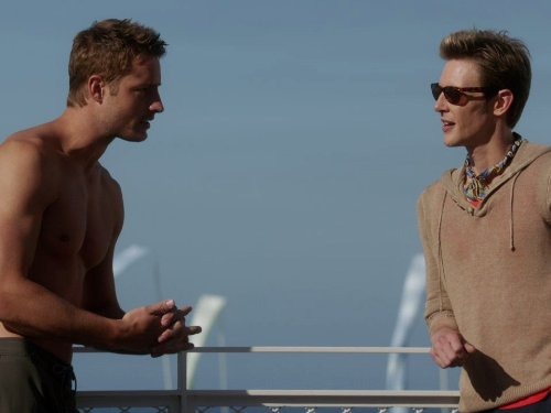 Still of Gabriel Mann and Justin Hartley in Kerstas (2011)