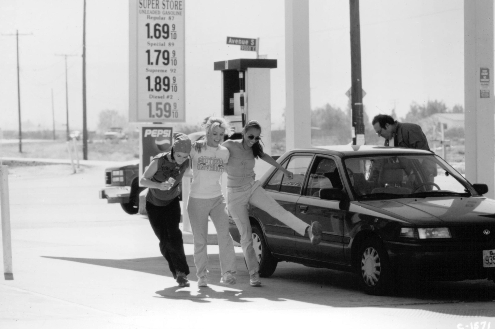 Still of Britney Spears, Taryn Manning and Zoe Saldana in Crossroads (2002)