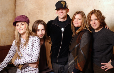 Mare Winningham, Vincent Kartheiser, Taryn Manning, Molly M. Mayeux and Mark Milgard at event of Dandelion (2004)