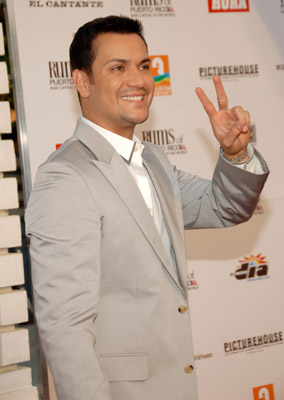 Víctor Manuelle at event of El cantante (2006)